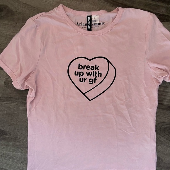 Ariana Grande H&M T-Shirt - Picture 2 of 4